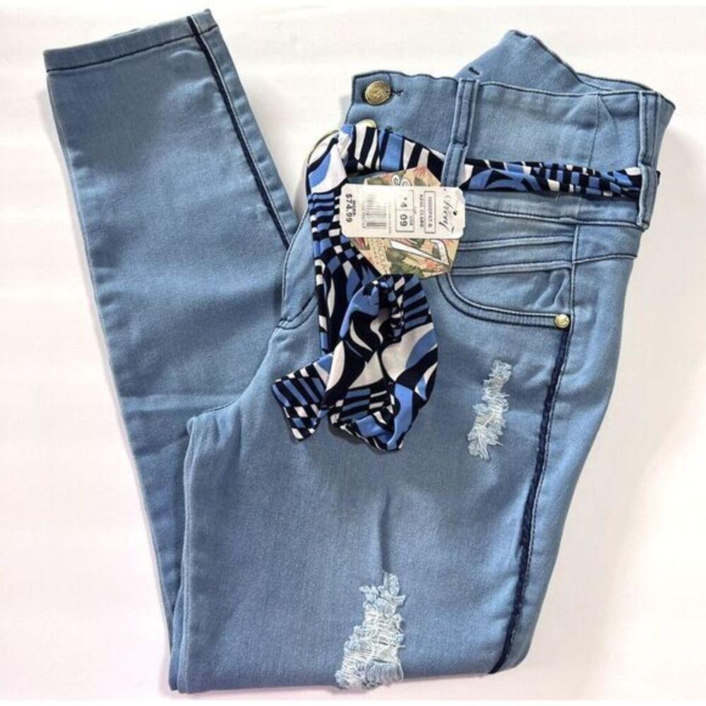High Waist Distressed Lift-Effect Women's Stretch Jeans with Belt Light Blue 9‎